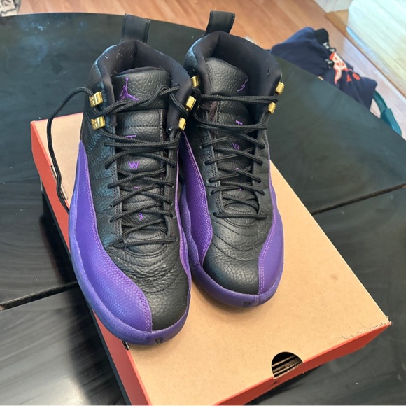 Jordan retro 12 purple/ black gold size 8.5 Men’s - Picture 4 of 6
